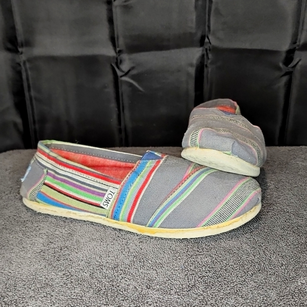 3/$10 TOMS Slide on Flat shoes Women's 6.5